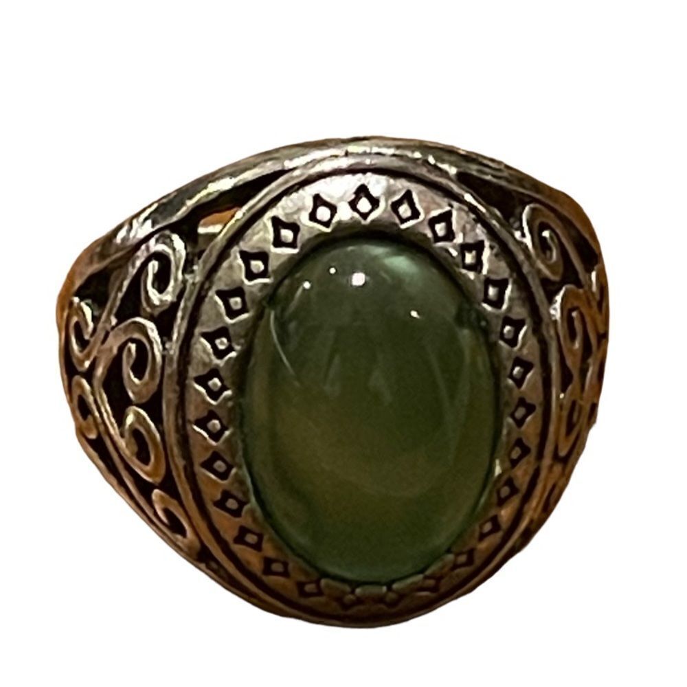 Costume jewelry silver tone ring with green center stone size 10